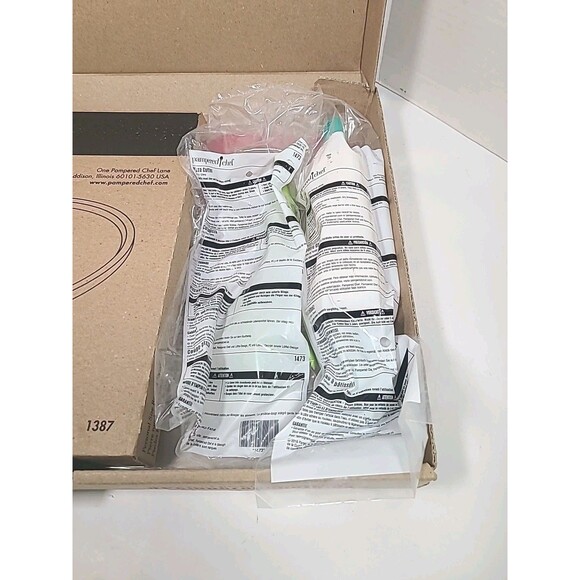 New Pampered Chef 1477 "Let’s Make Pizza" Kid’s Pizza Set stoneware - Picture 5 of 8